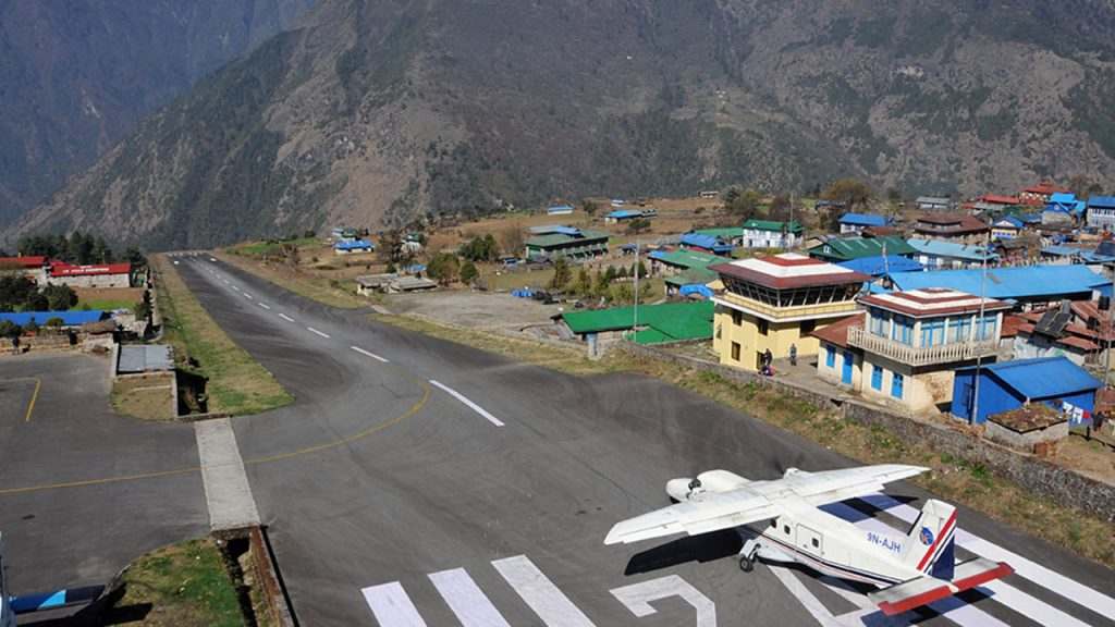 Lukla Havaalanı (Tenzing-Hillary Havaalanı) – Nepal